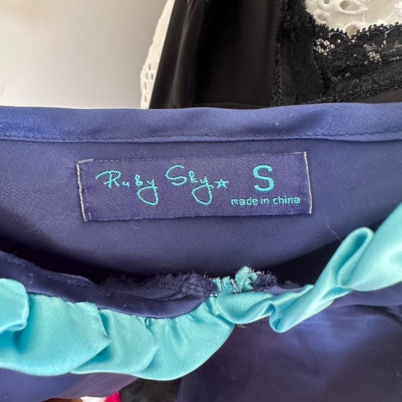 Urban Outfitters Ruby Sky Satin Tank Top Size small - Picture 2 of 3